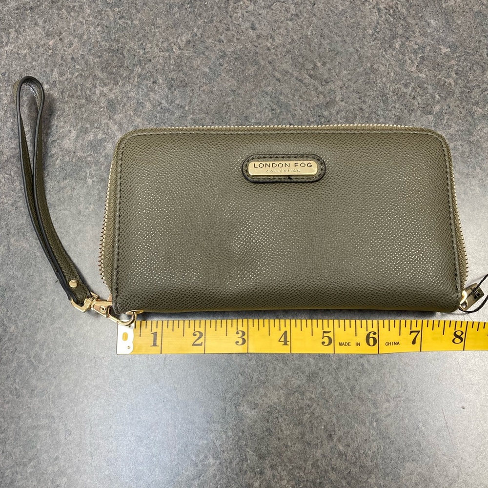 London Fog Collection Olive Green Adalia Texture Zip Around Wallet NWT